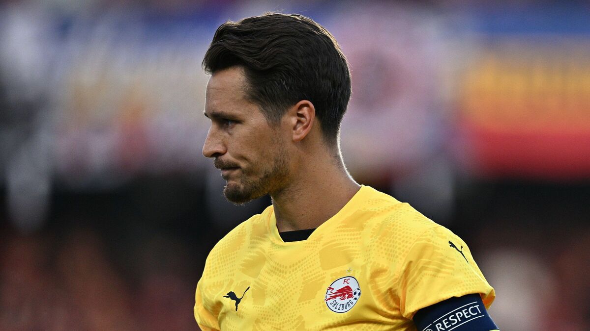 Janis Blaswich will return as the goalkeeper for Salzburg.