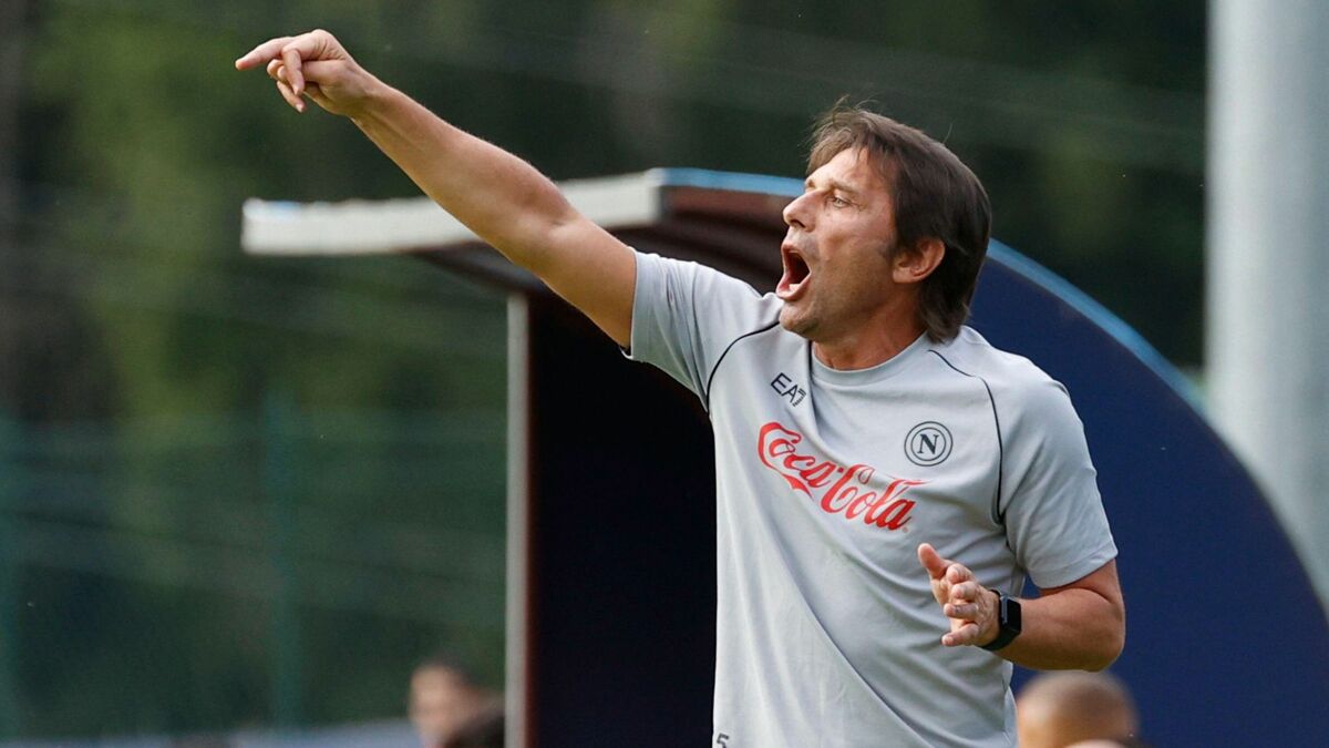 Antonio Conte has guided Napoli to the first place in the standings.