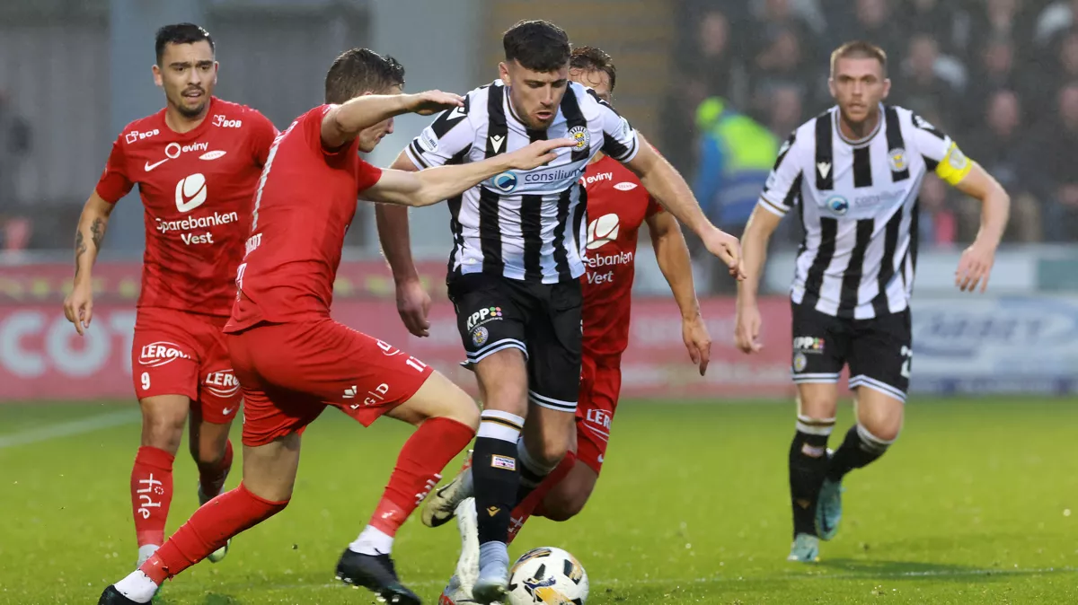 Oisin Smyth earns victory for St Mirren with late free-kick winner