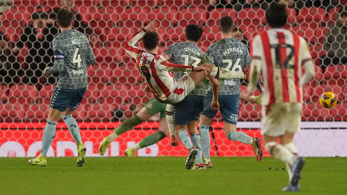 Last-gasp Tom Cannon goal snatches much-needed win for Stoke against Sunderland