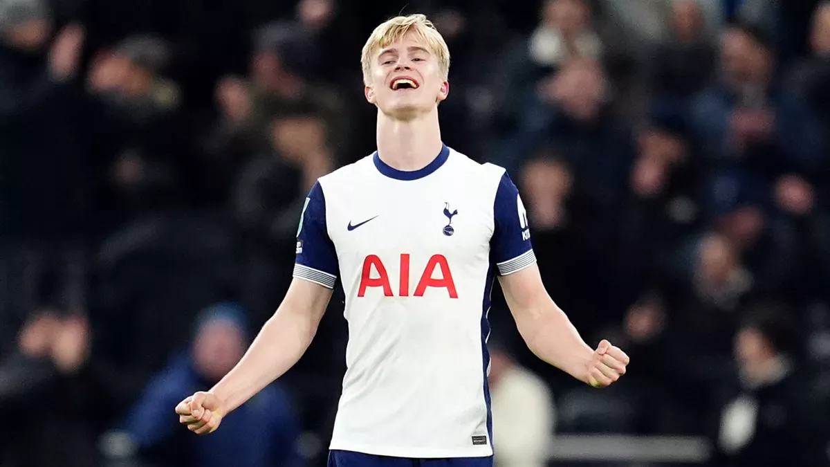 Lucas Bergvall makes most of reprieve to give Tottenham advantage over Liverpool