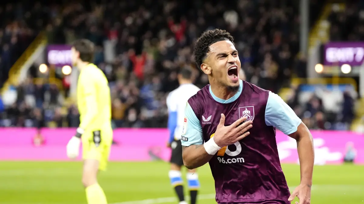 Burnley dominate Sheffield Wednesday to narrow the distance towards automatic promotion spots