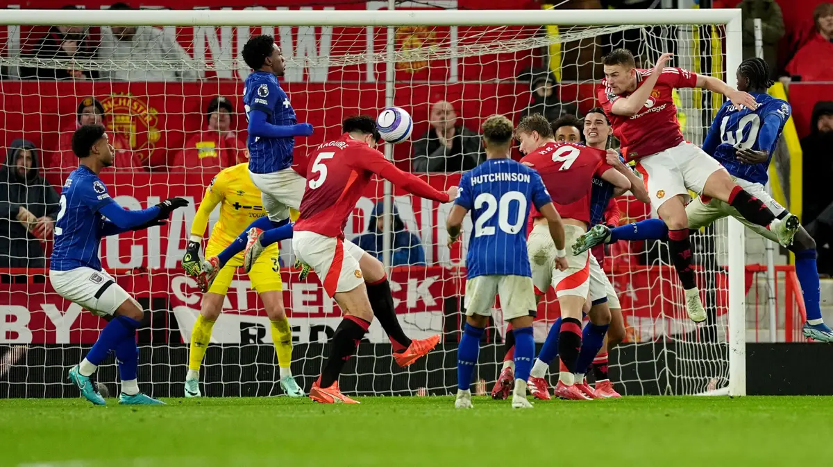 Manchester United fight with reduced squad to clinch crucial victory against Ipswich