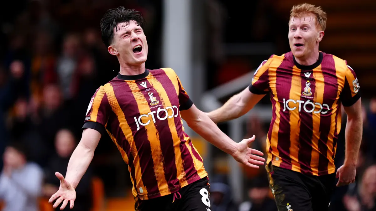 Calum Kavanagh and George Lapslie lead Bradford to dominant victory against Colchester