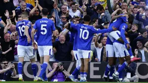 Everton secures win against Fulham with rapid two goals