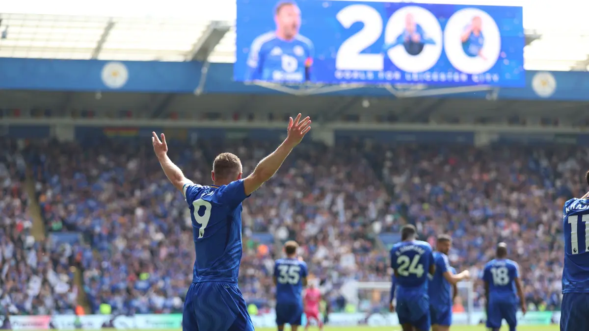 Jamie Vardy reaches milestone with 200th Leicester goal in his last match for the Foxes