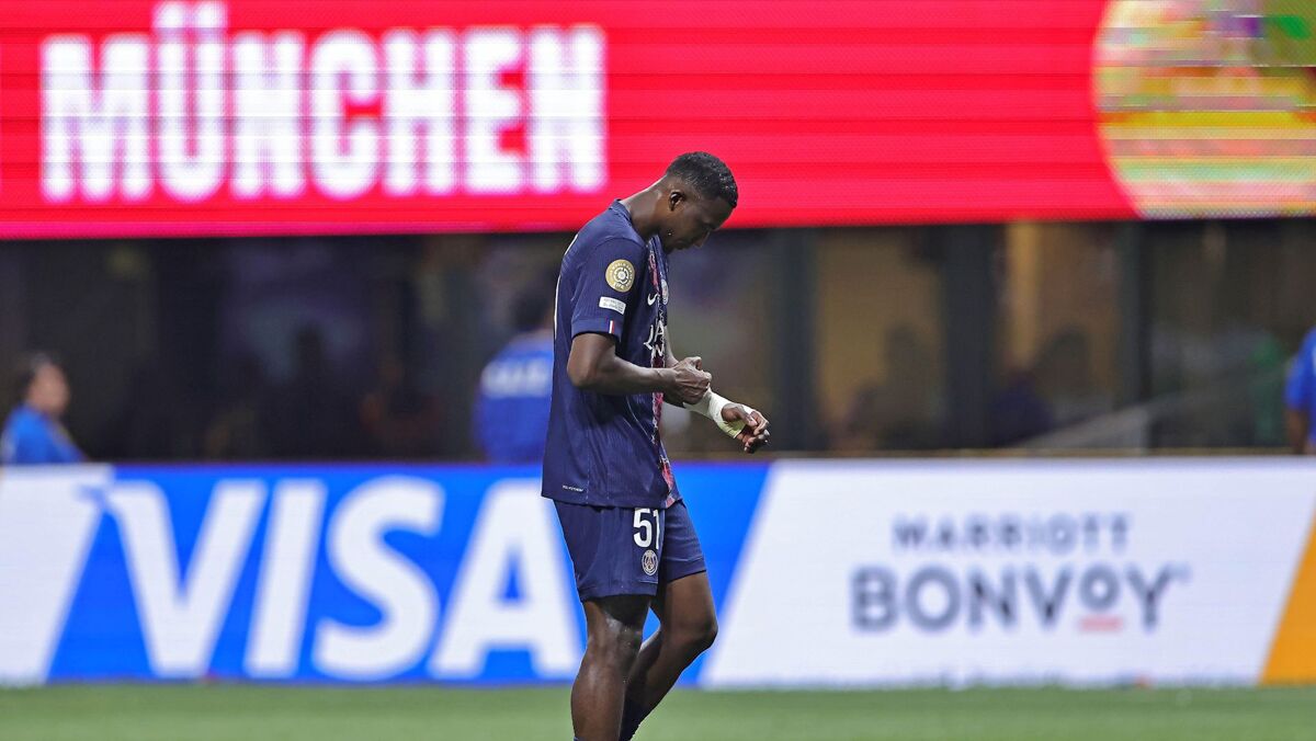 Paris Saint-Germain might face major issues due to Willian Pacho's suspension.