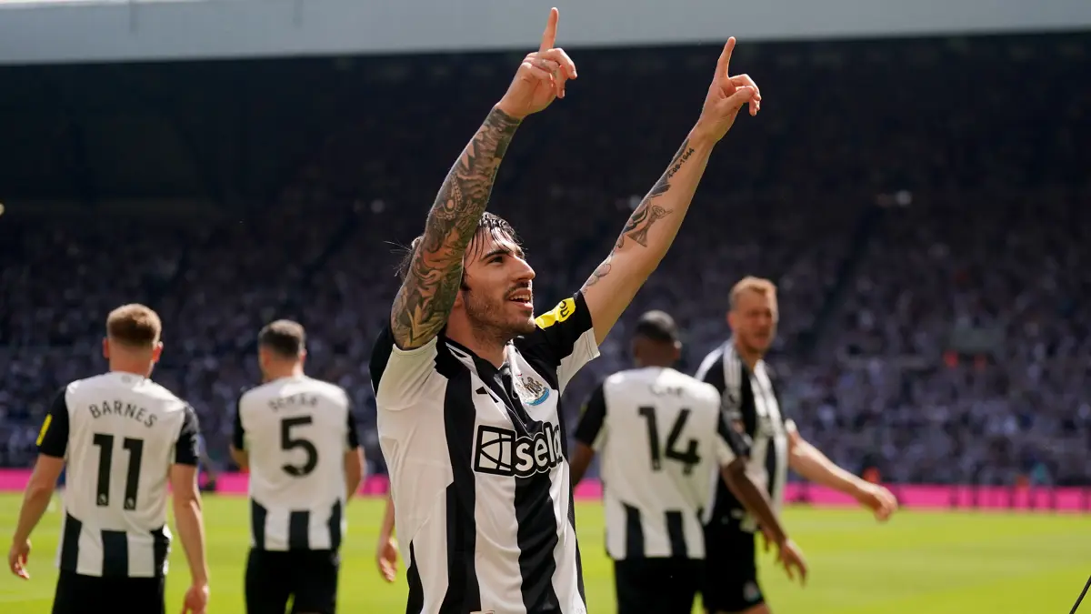 Newcastle triumph over 10-man Chelsea to edge closer to Champions League qualification