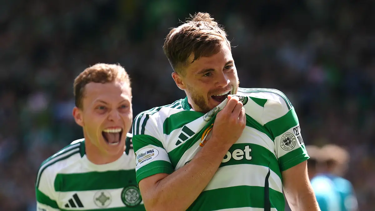 Late goal by James Forrest ensures Celtic's unbeaten run continues with a draw